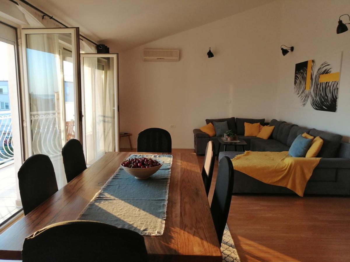 Apartment Near The Sea-Self Check-In Podstrana Exterior photo