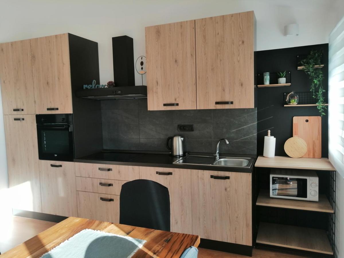Apartment Near The Sea-Self Check-In Podstrana Exterior photo