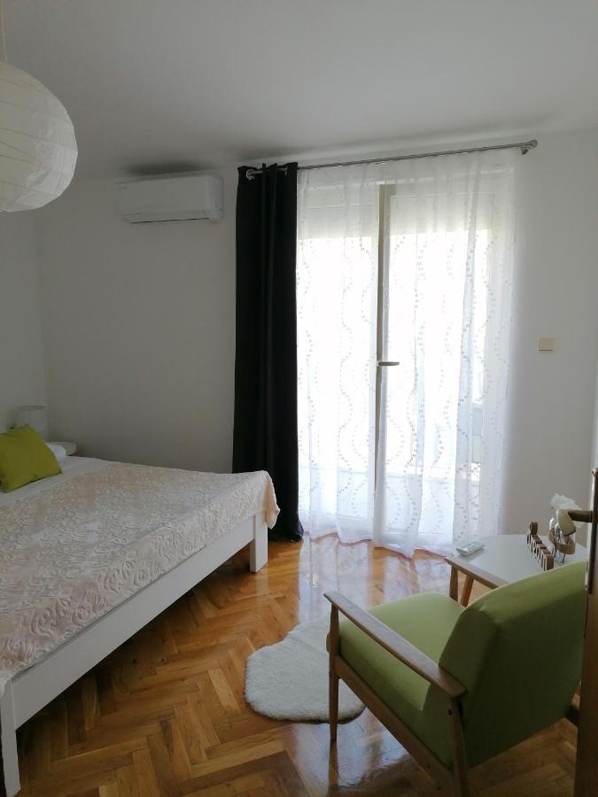 Apartment Near The Sea-Self Check-In Podstrana Exterior photo
